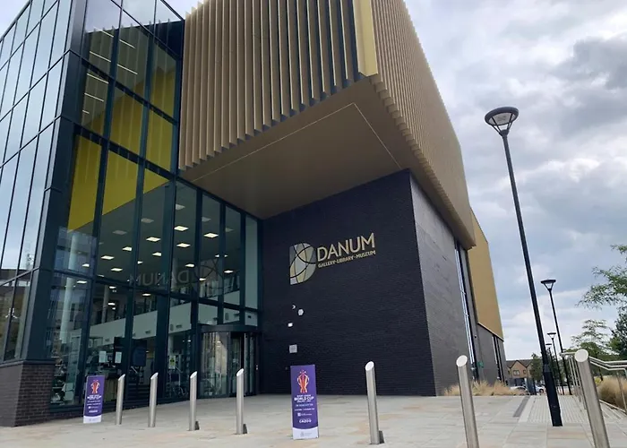 Central Doncaster 1Bed 1Bath Pent-Apartment
