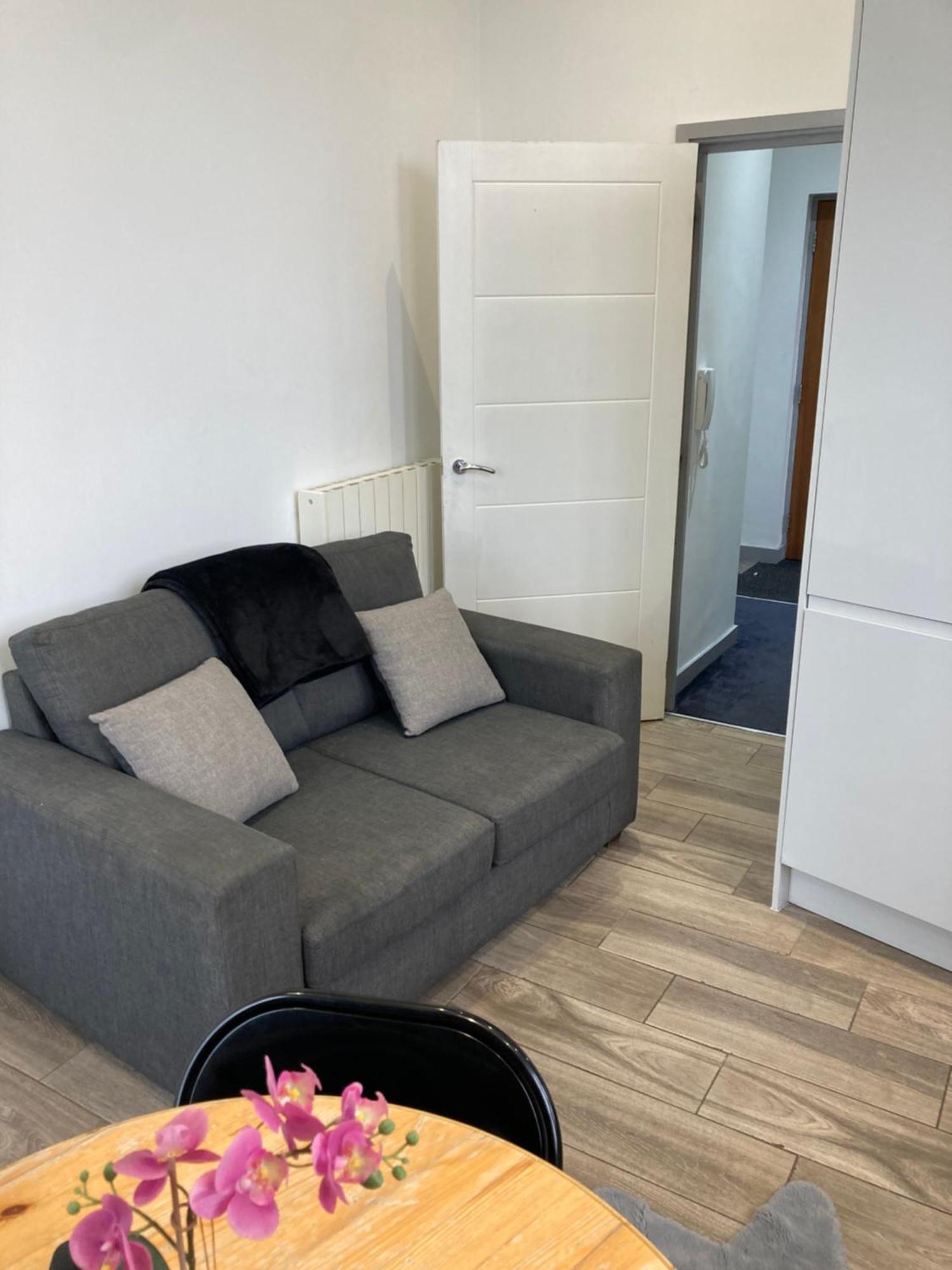 1bed 1bath Pent-apartment Apartment *